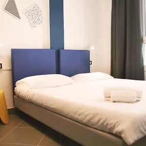 Albergue &, Lecco